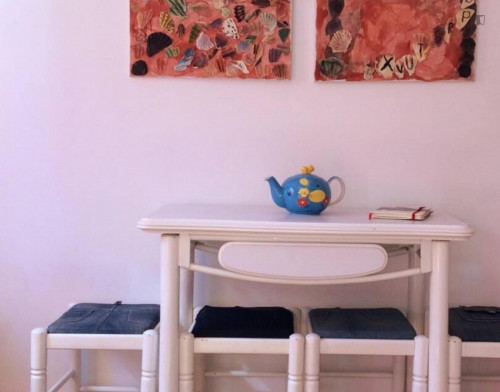 Cosy 1-bedroom house 15m walking to NOVA SBE