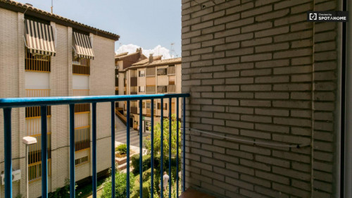 Beautiful flat close to university. All included. Weekly Cleaning included
