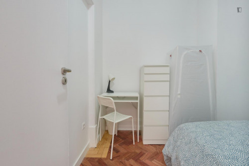 Cosy double bedroom in Marquês de Pombal