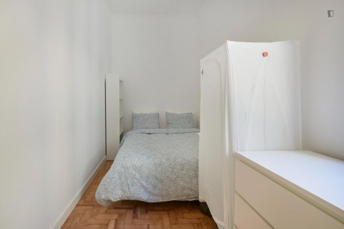 Nice double bedroom in Marquês de Pombal