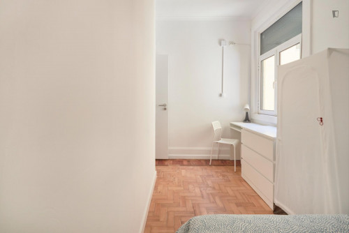 Cool double bedroom in Marquês de Pombal - Gallery - 5