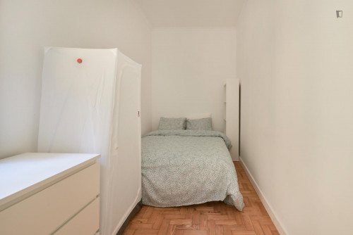 Cool double bedroom in Marquês de Pombal