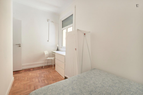 Cool double bedroom in Marquês de Pombal - Gallery - 6