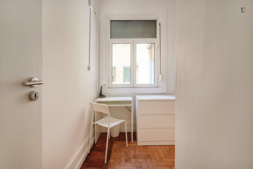 Cool double bedroom in Marquês de Pombal
