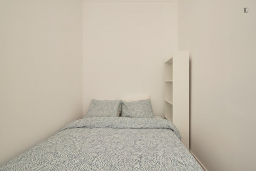 Cool double bedroom in Marquês de Pombal