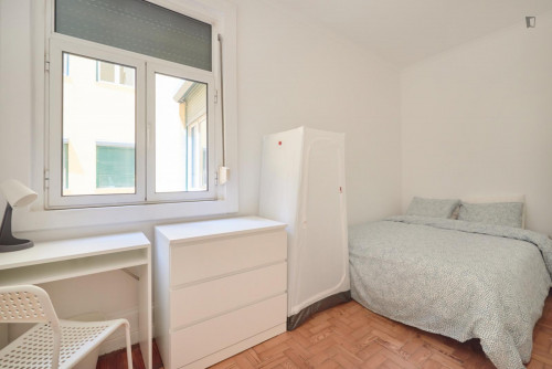 Cool double bedroom in Marquês de Pombal