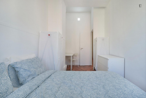 Well-lit double bedroom in Marquês de Pombal - Gallery - 6