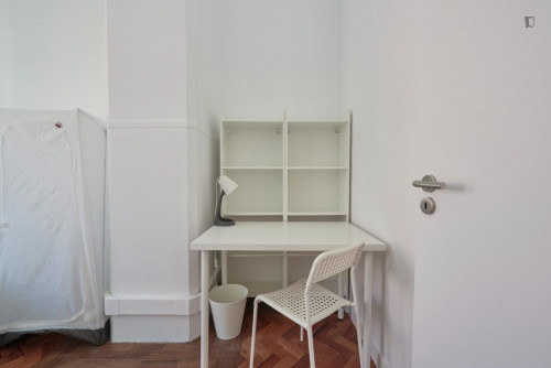 Well-lit double bedroom in Marquês de Pombal - Gallery - 7