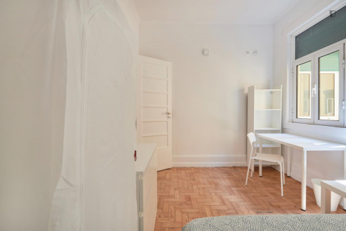 Luminous double bedroom in Marquês de Pombal - Gallery - 5