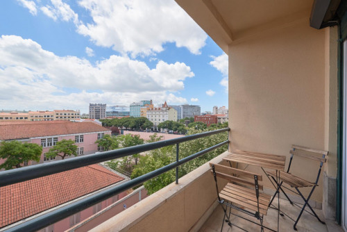 Spacious double bedroom, with a balcony, in Marquês de Pombal - Gallery - 10