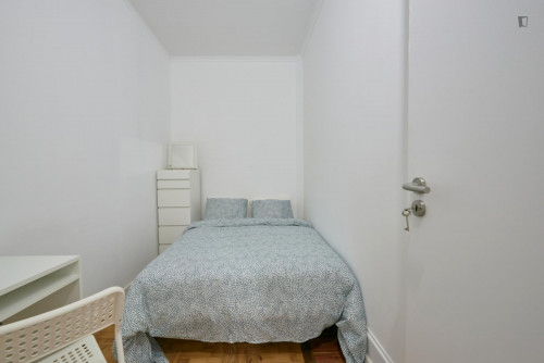 Great double bedroom in Marquês de Pombal