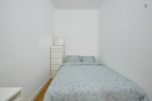 Great double bedroom in Marquês de Pombal