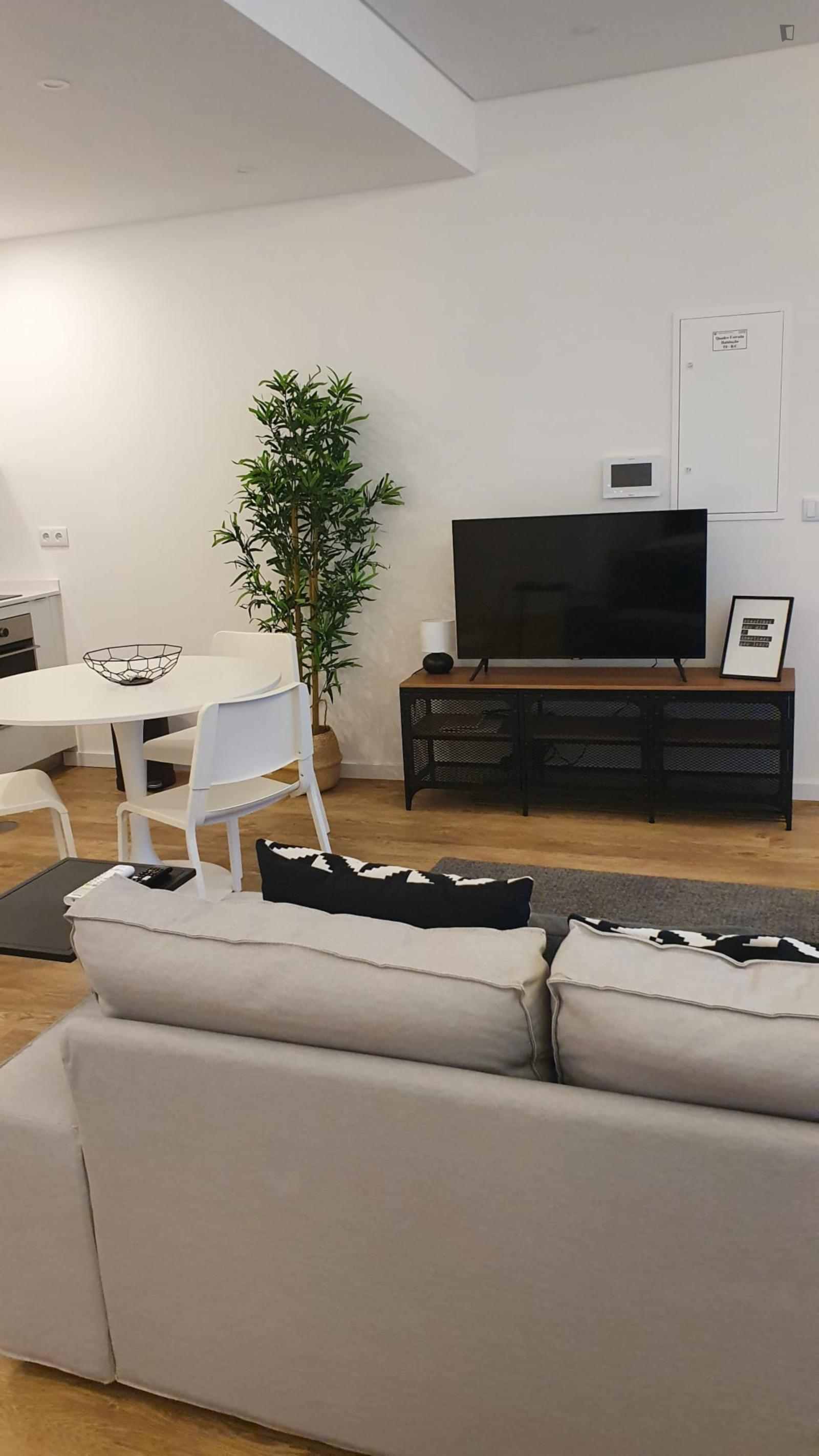  Large Studio Near The Aveiro Train Station  -  Large studio near the Aveiro train station  - Gallery -  1