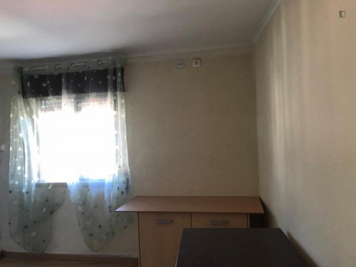 Single bedroom, with private bathroom, in Lumiar