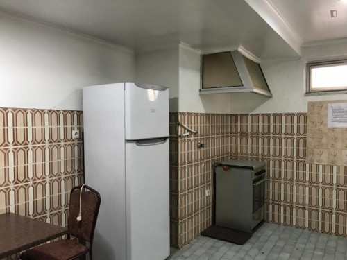 Double bedroom, with private bathroom, close to Senhor Roubado metro - Gallery - 5