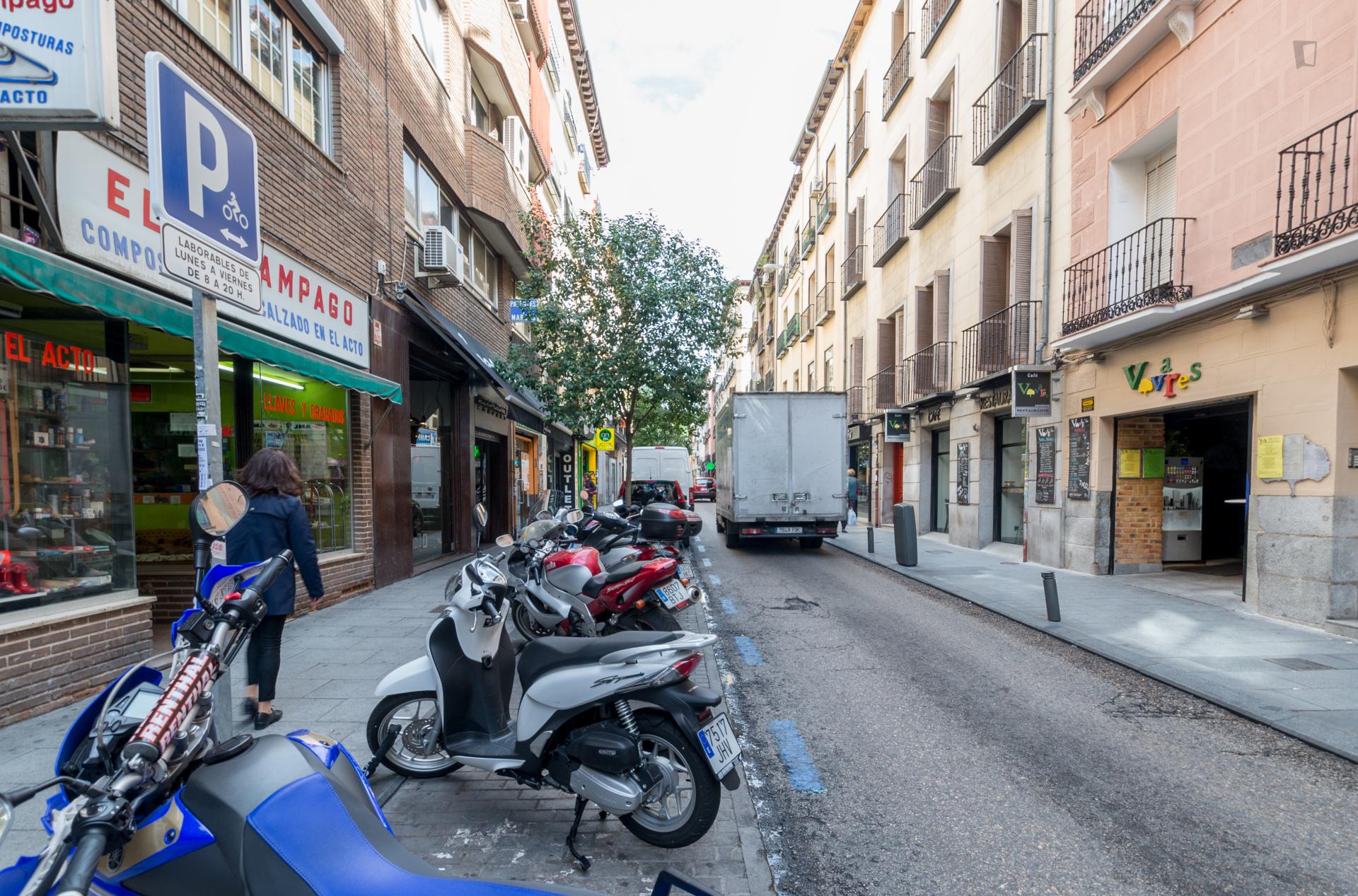 Inspiring single bedroom only minutes away from IED Madrid