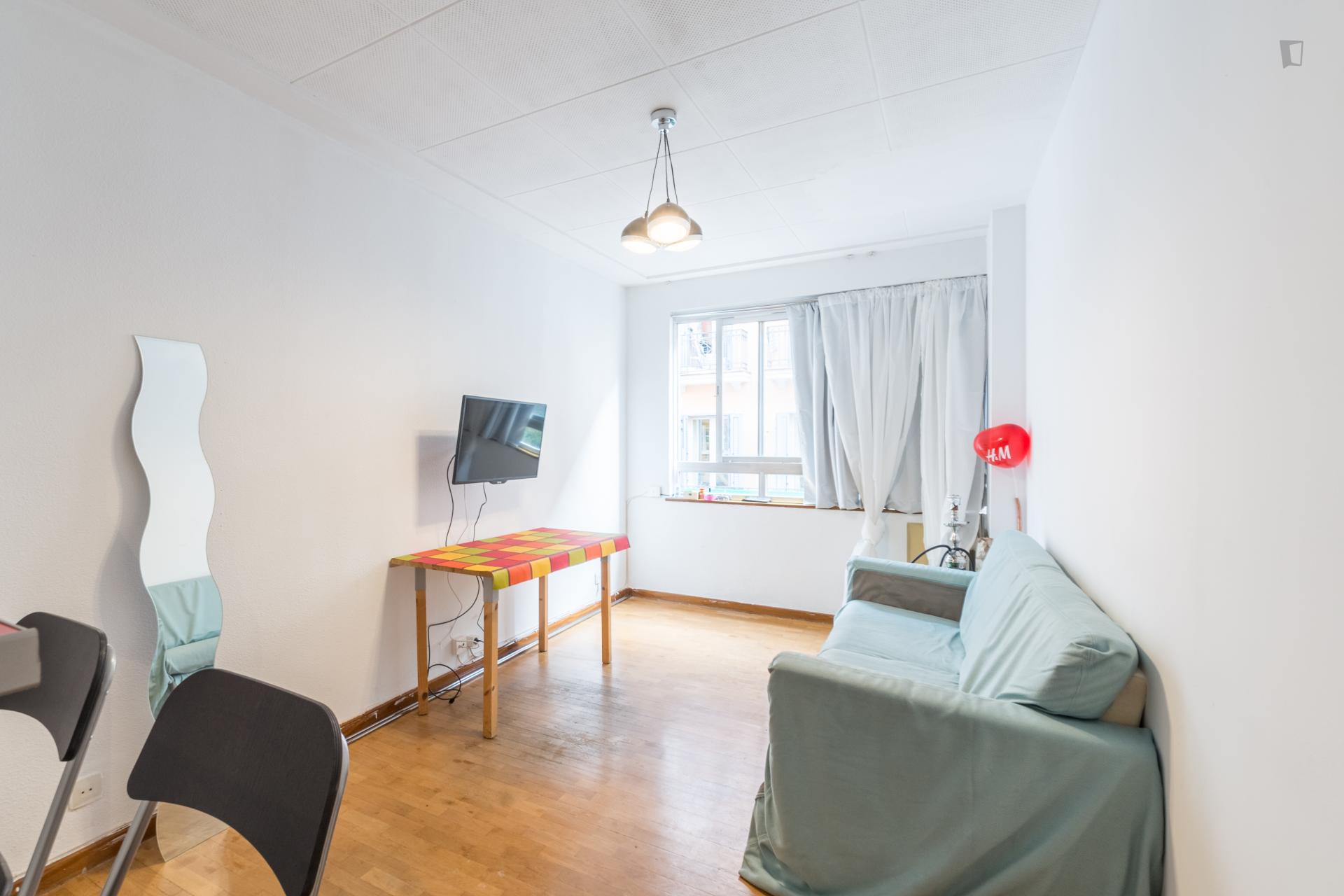 Inspiring single bedroom only minutes away from IED Madrid