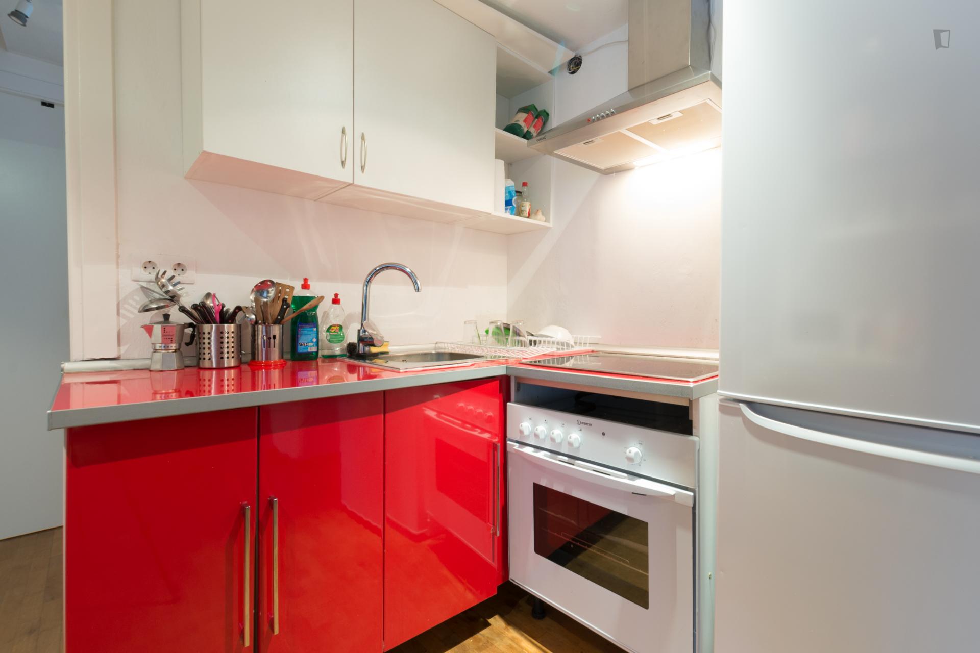 Inspiring single bedroom only minutes away from IED Madrid