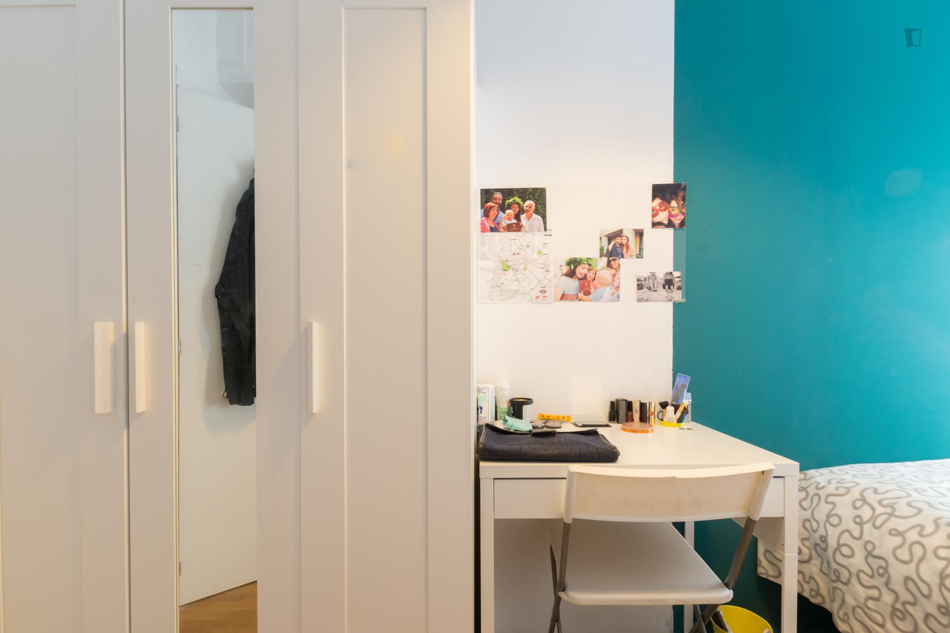 Inspiring single bedroom only minutes away from IED Madrid