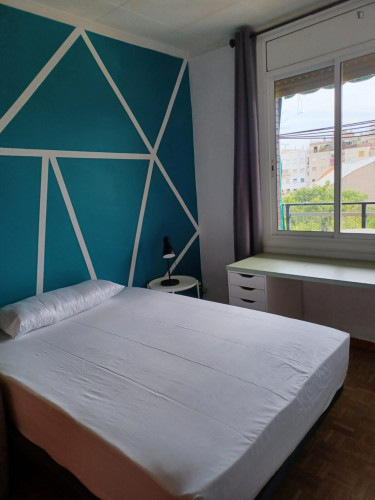 Warming single bedroom in Collblanc neighbourhood