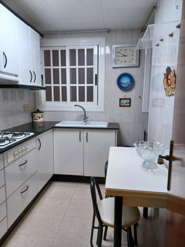 Warming single bedroom in Collblanc neighbourhood