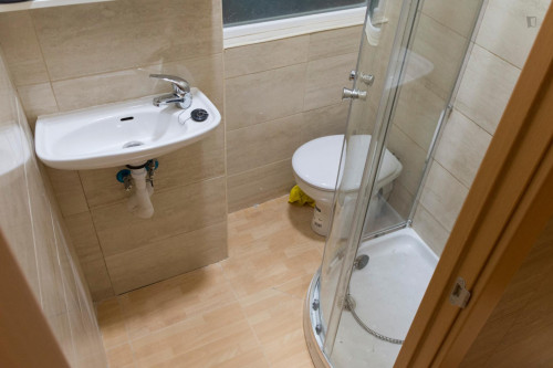 Cool single bedroom close to Universidad Camilo José Cela just for spanish speakers - Gallery - 9
