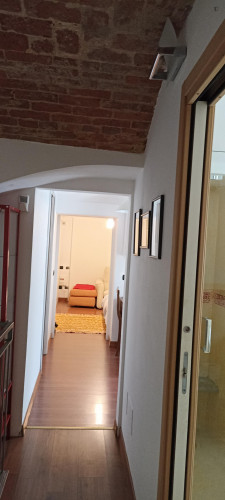Very homely double bedroom in the centre of Turin