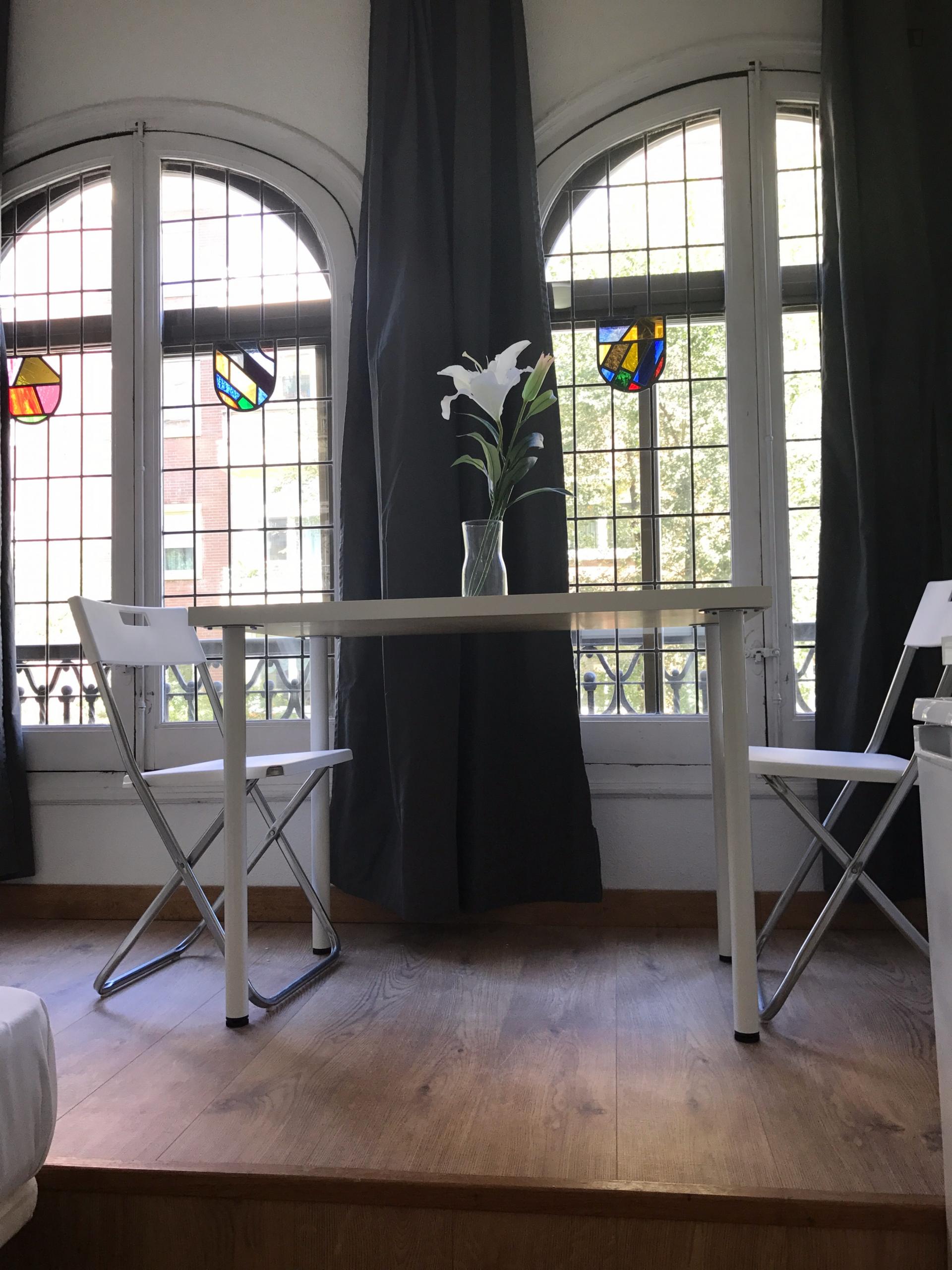 Stunning studio in student-popular Gaztambide