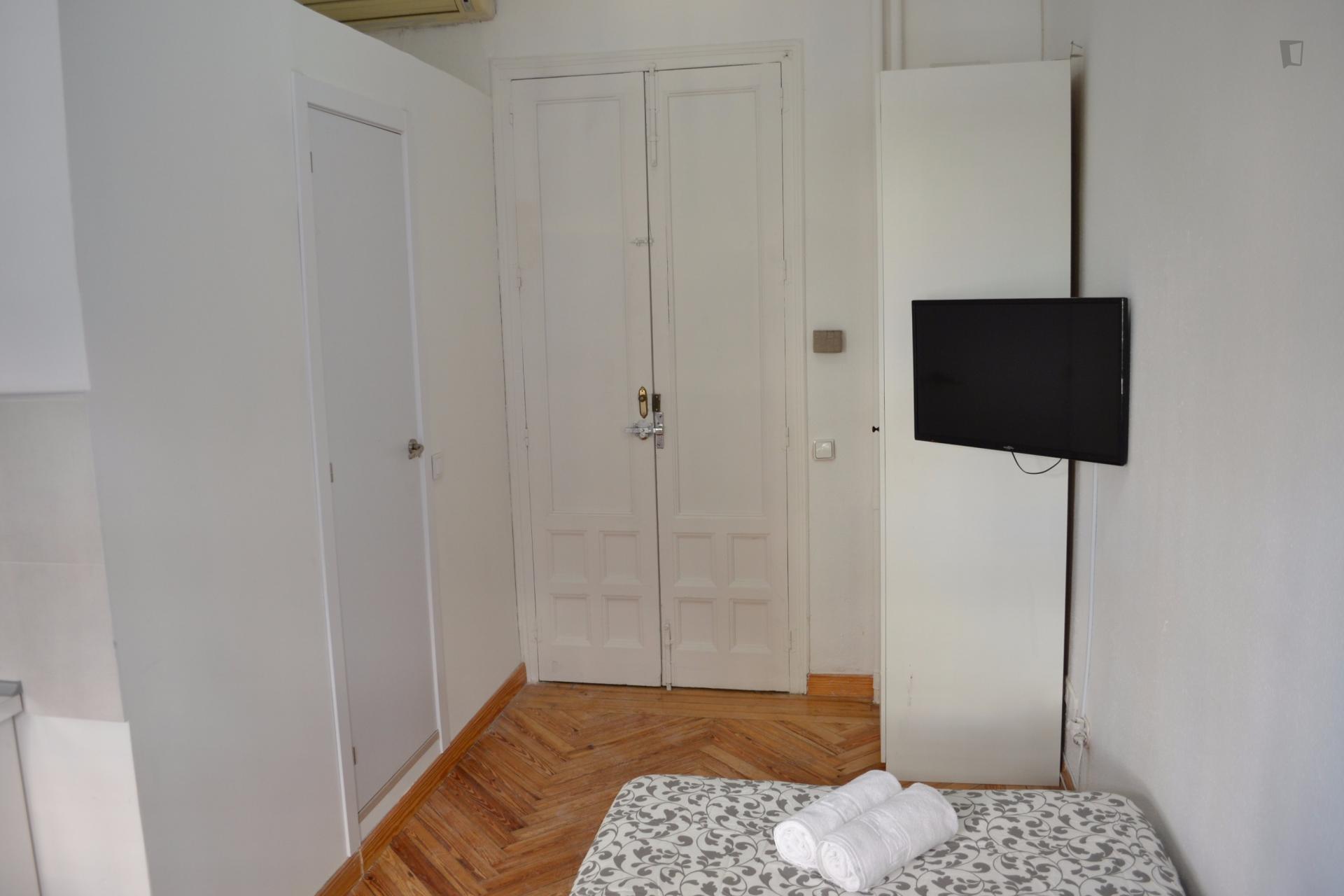 Stunning studio in student-popular Gaztambide