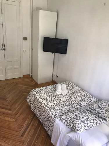 Stunning studio in student-popular Gaztambide - Gallery - 19