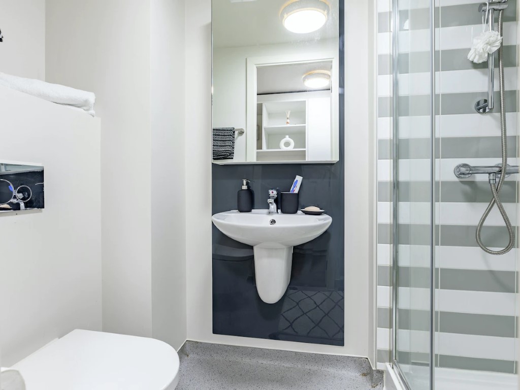  Studio Plus Ground Floor  -  The Glassworks  - Gallery -  7