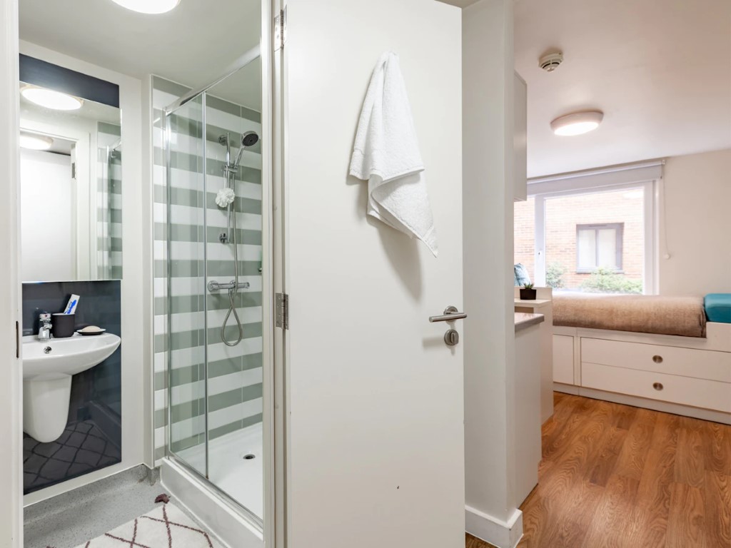  Studio Plus Ground Floor  -  The Glassworks  - Gallery -  6