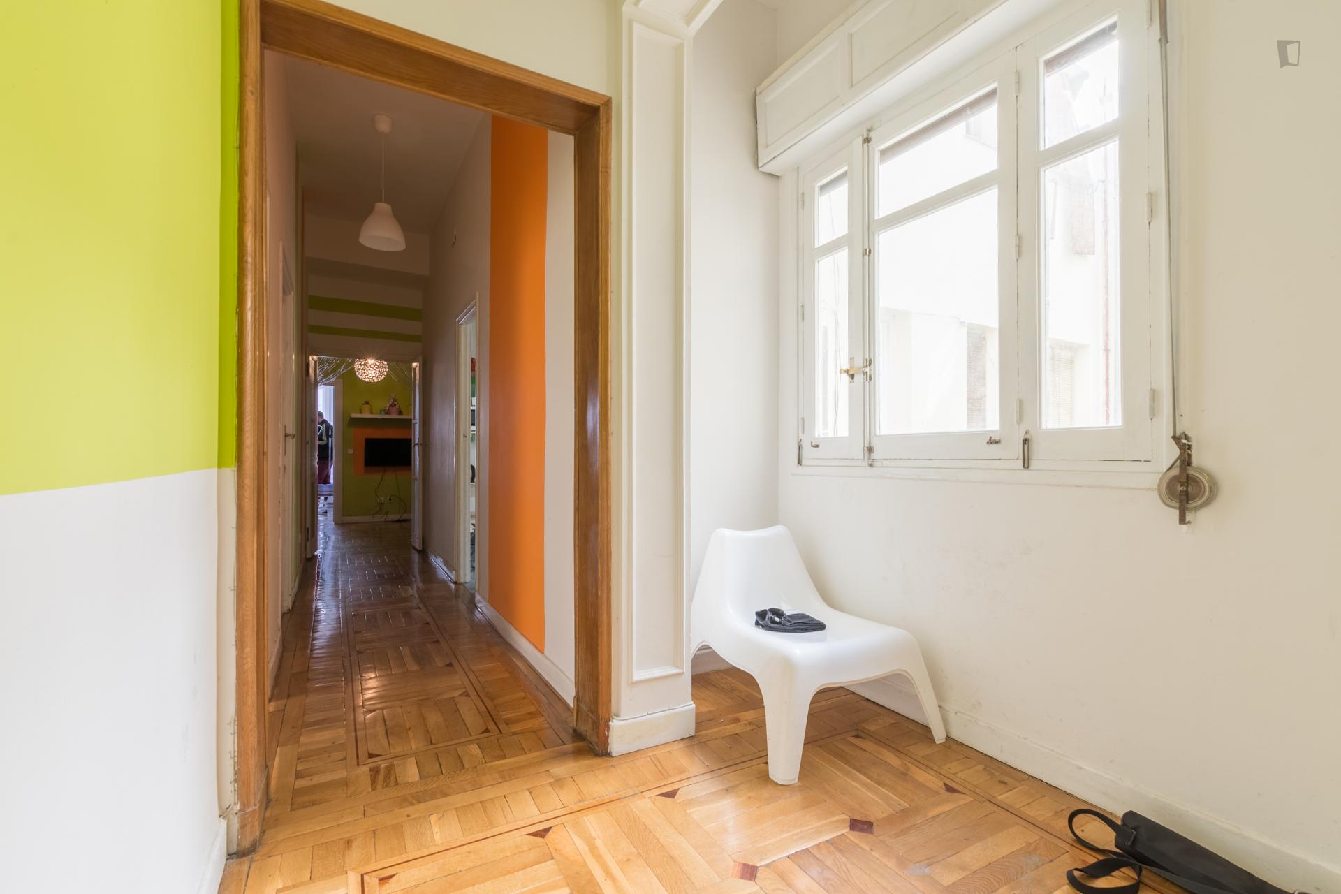 Single bedroom in a 6-bedroom apartment close to Palacio Real de Madrid