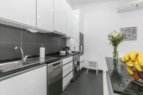 Sunny 1 bedroom apartment near Saldanha with a sofa-bed - Gallery - 12