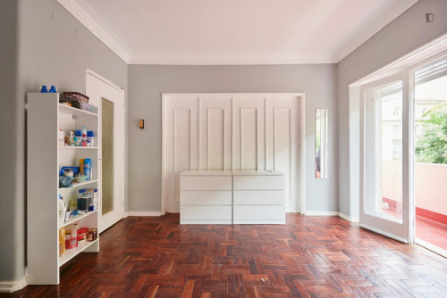 Excellent double bedroom with a balcony, in Entre Campos