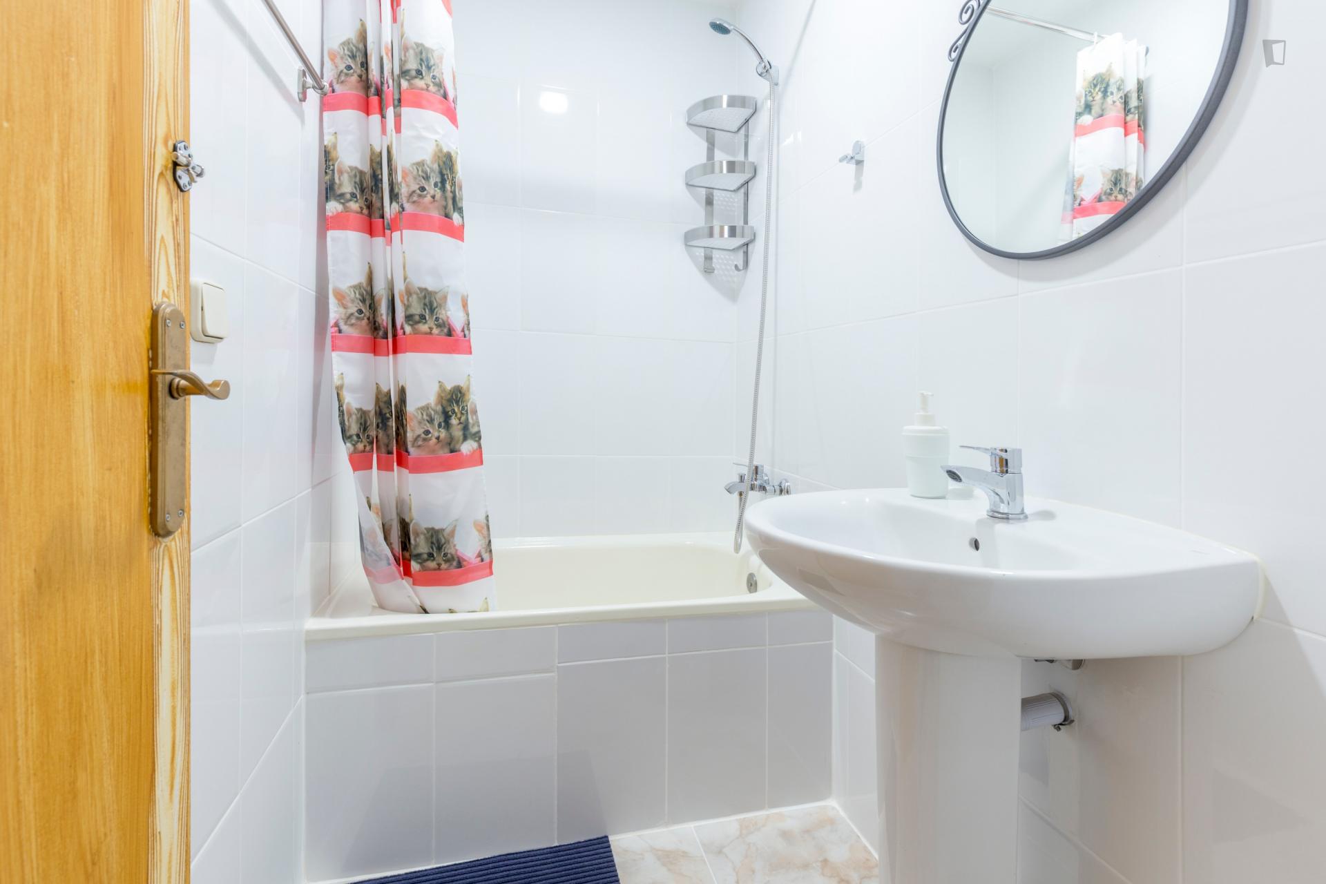 Spacious and bright single bedroom in central El Raval
