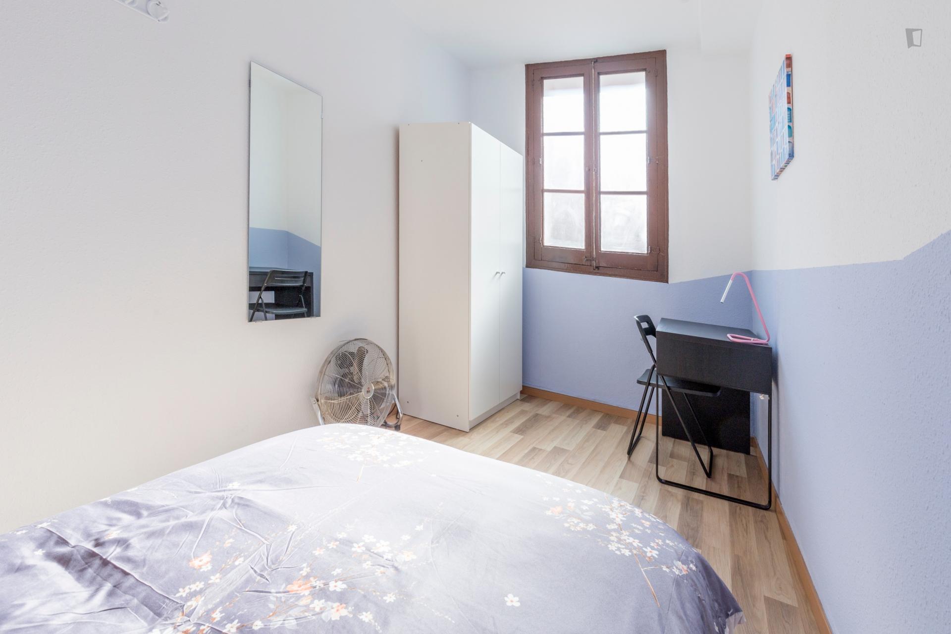 Spacious and bright single bedroom in central El Raval