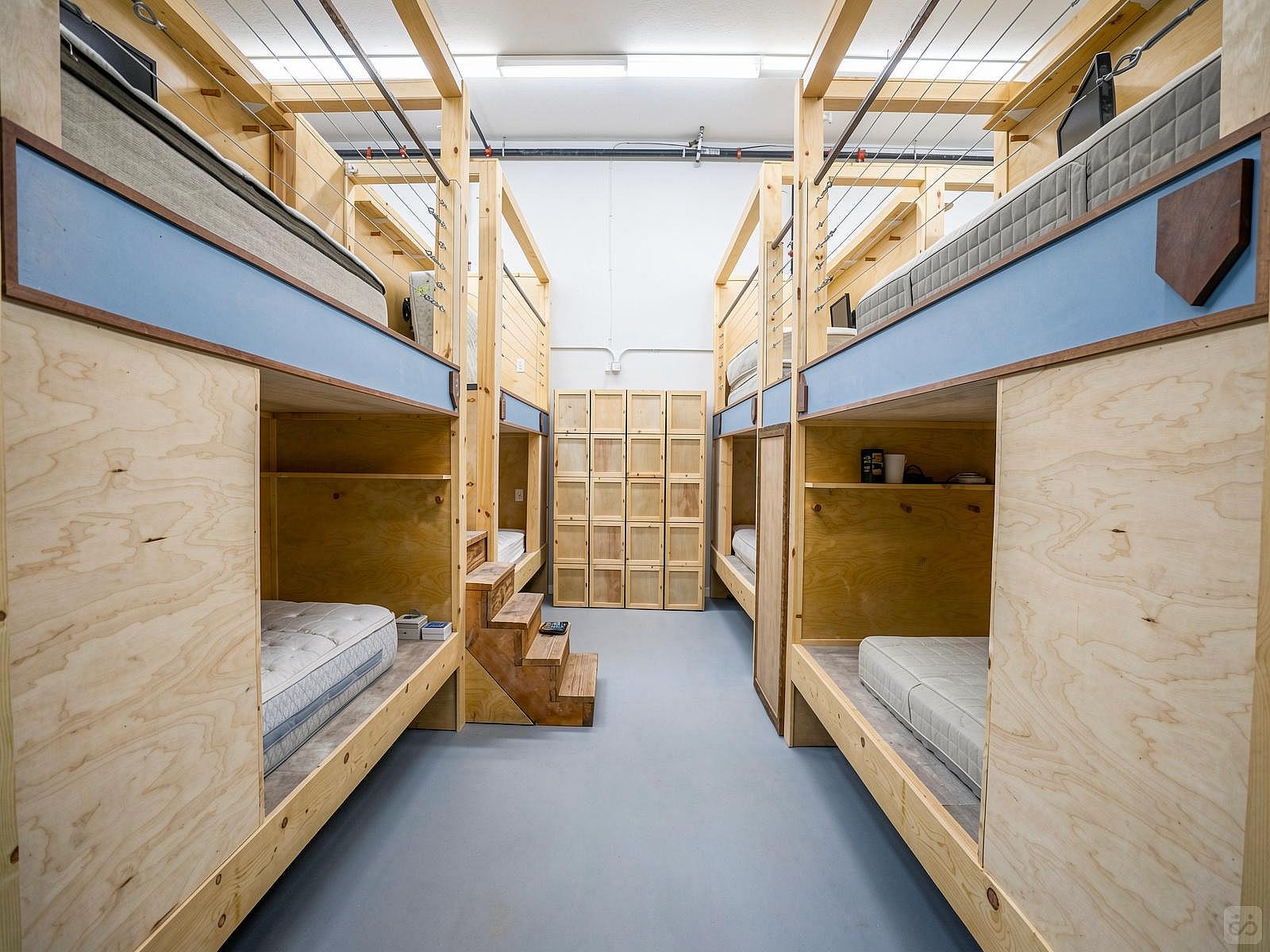 Bed In A 12-Bed Mixed Gender Room - 5