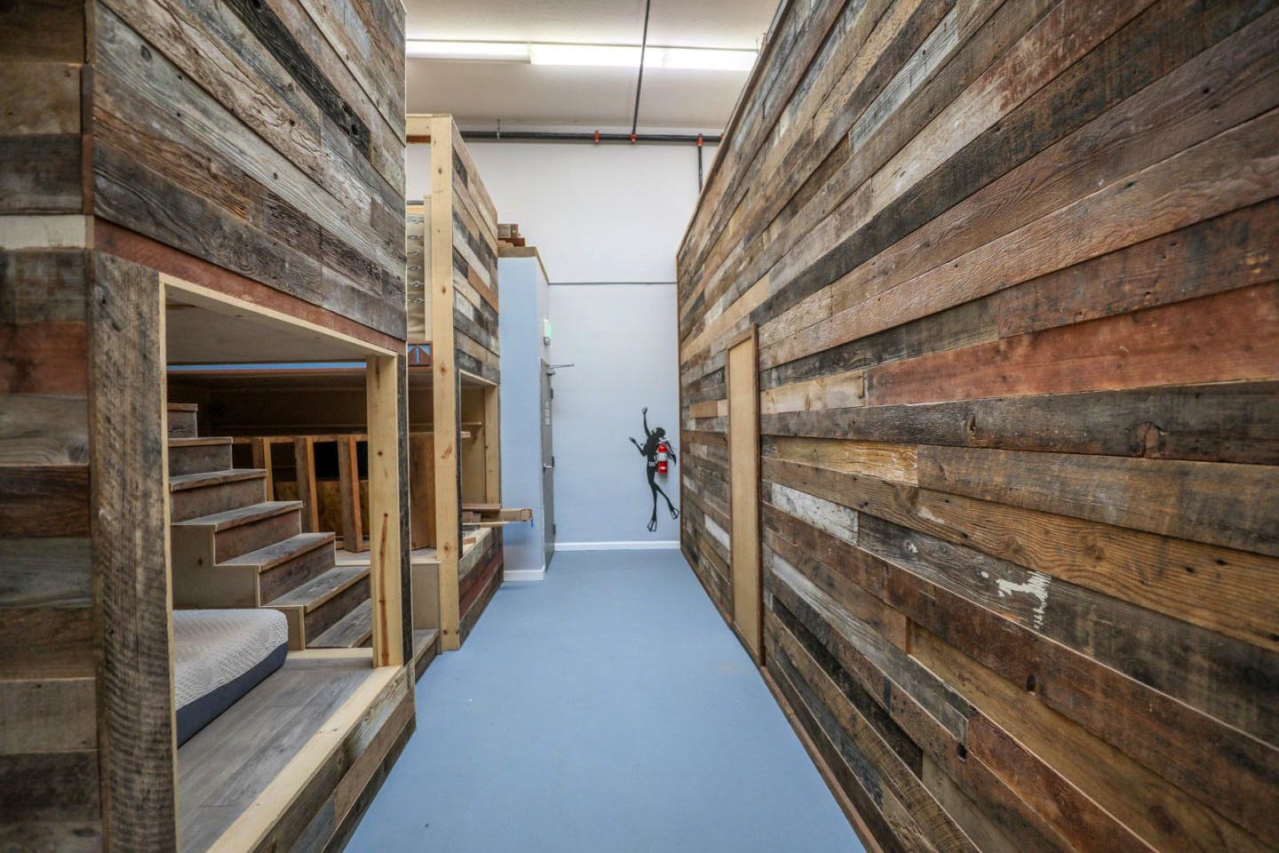 Bed In A 12-Bed Mixed Gender Room - 23