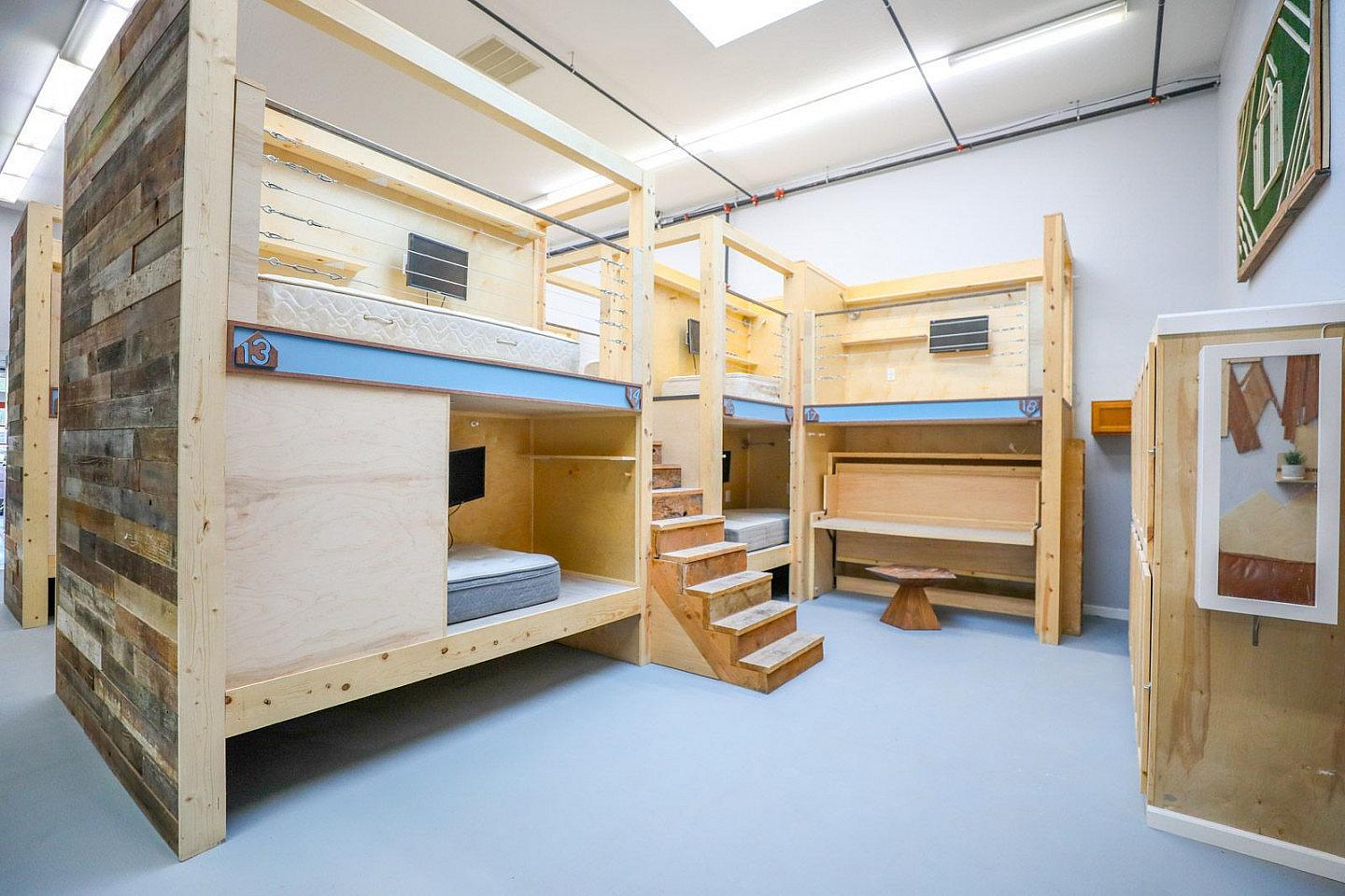 Bed In A 8-Bed Mixed Gender Room - 10