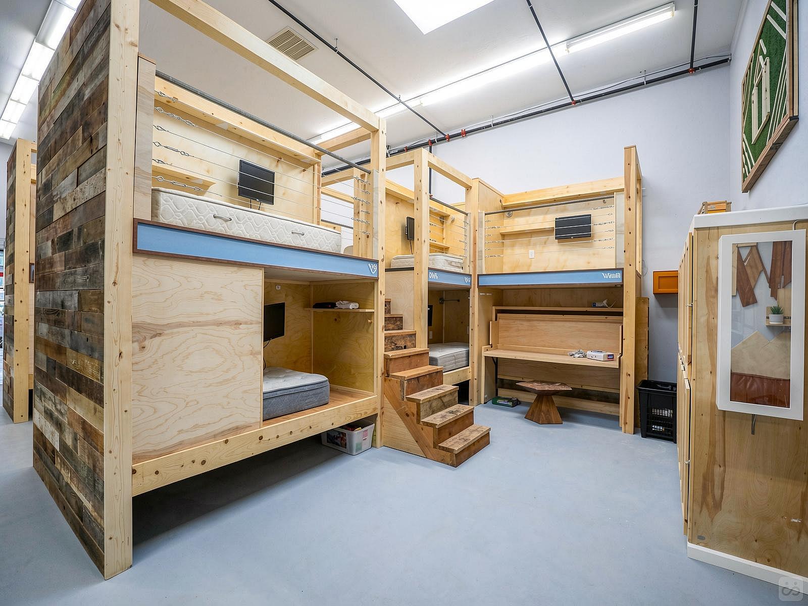 Bed In A 8-Bed Mixed Gender Room - 13