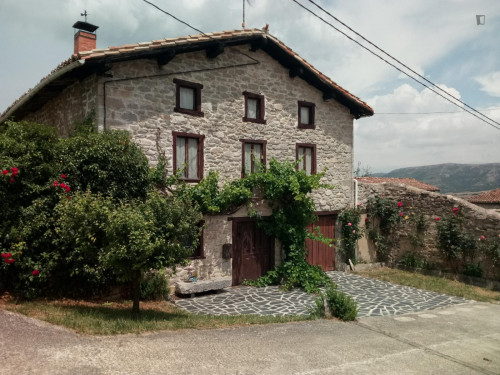 Appealing double bedroom in Uribarri-Kuartango - Gallery - 9