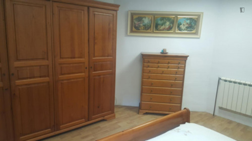 Homely double bedroom in a country house, in Uribarri-Kuartango