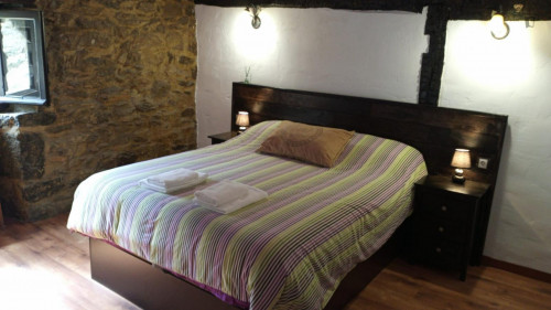 Large double ensuite bedroom in Uribarri-Kuartango