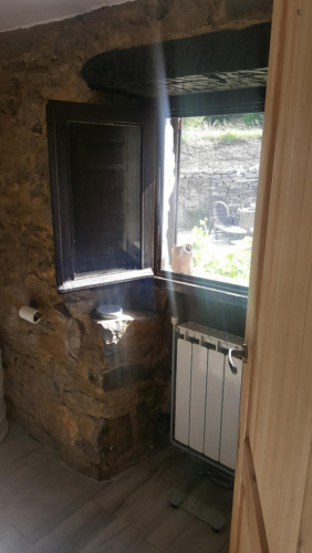 Large double ensuite bedroom in Uribarri-Kuartango - Gallery - 7
