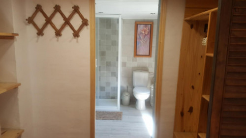 Large double ensuite bedroom in Uribarri-Kuartango - Gallery - 5