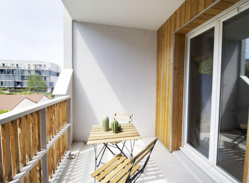 Large and spacious 15m² bedroom -G010