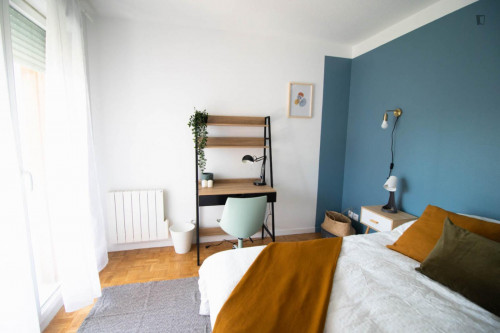 Spacious 15m² bedroom to rent in Grenoble -G016