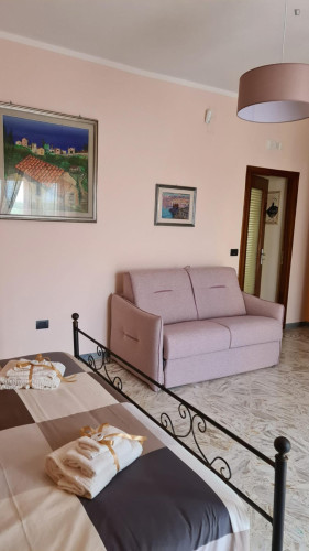 Beautiful 3-bedroom apartment in historic Pompei