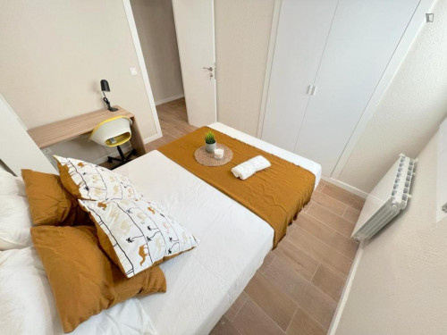 Cosy double bedroom in a 5-bedroom apartment, in Benimaclet